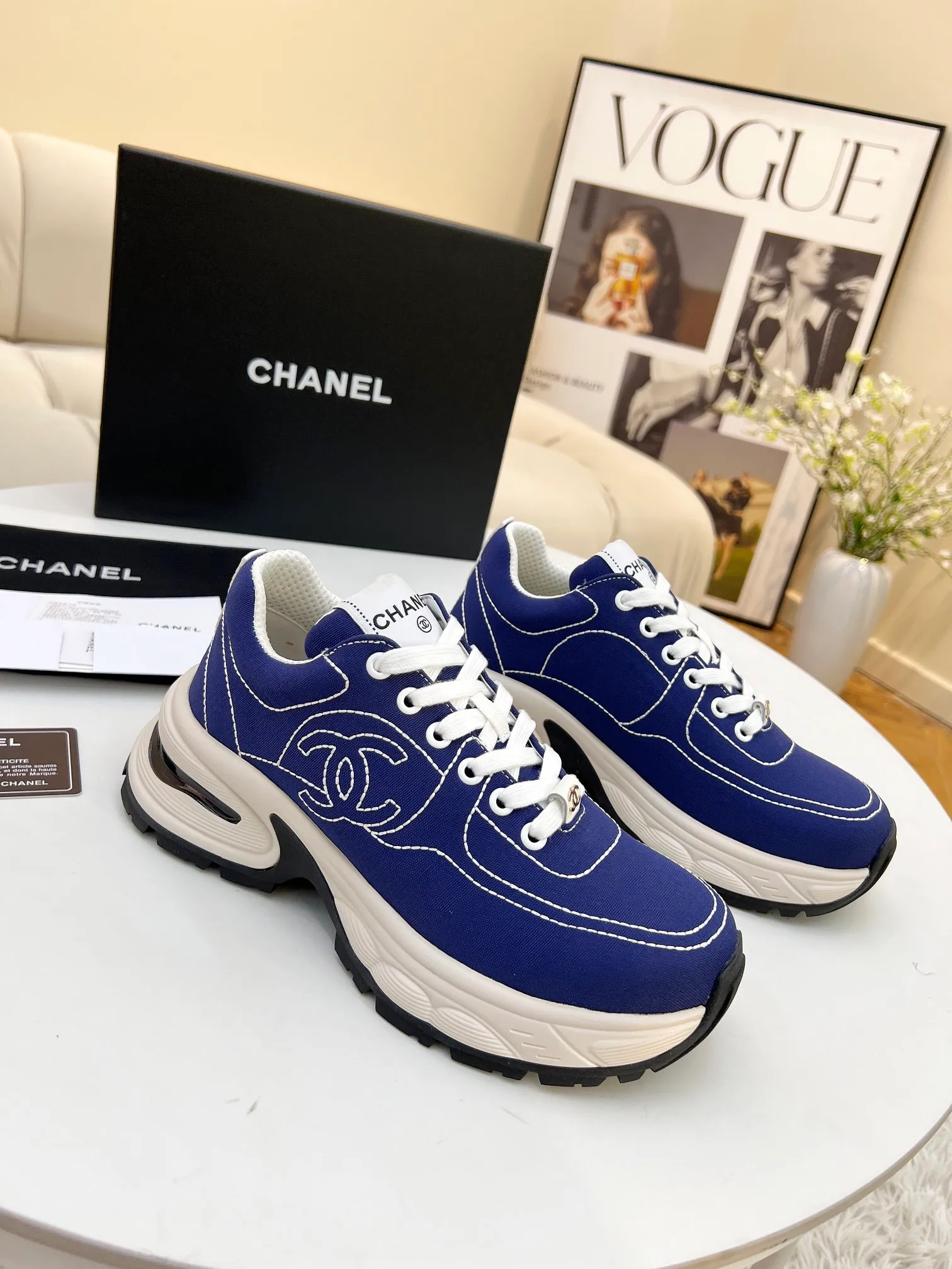 👟👟Ex-factory price 500👟👟 Cloth CHANEL 25C new casual shoes for early spring vacation. A pair of comfortable shoes can reduce the fatigue on your feet. The new style is very versatile, whether it is daily wear or a sister party. It can be easily used for commuting in the workplace, outdoor sports and various occasions. It can increase the height, straighten the legs, modify the shape of the feet, is comfortable and comfortable without rubbing the feet, and has good breathability. It can also be worn in summer. Office workers can also easily own it when wearing it. The fabric is pebbled cowhide + plaid pad to show off sheepskin. The original open-molded rubber foam outsole! size: 35-40 (41 customized, non-refundable and non-exchangeable)